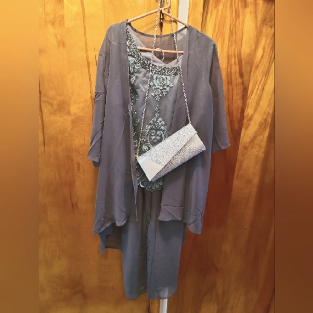 COPY - JJHOUSE  - SIZE 12. DRESSY PANTSUIT. BRAND NEW, NEVER WORN. PURSE INCLUD…